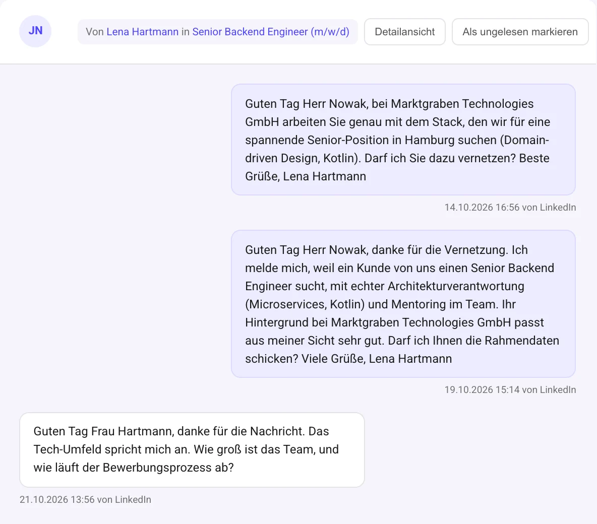 Recruiting-Agent im Posteingang: zwei individuell formulierte Nachrichten an einen Kandidaten und seine Antwort